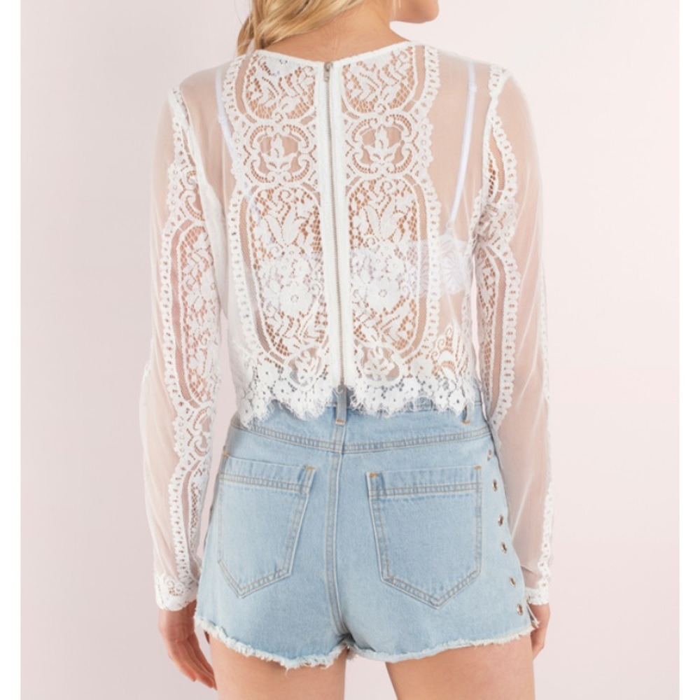 HOST PICK Tobi white lace crop top. - Picture 2 of 9